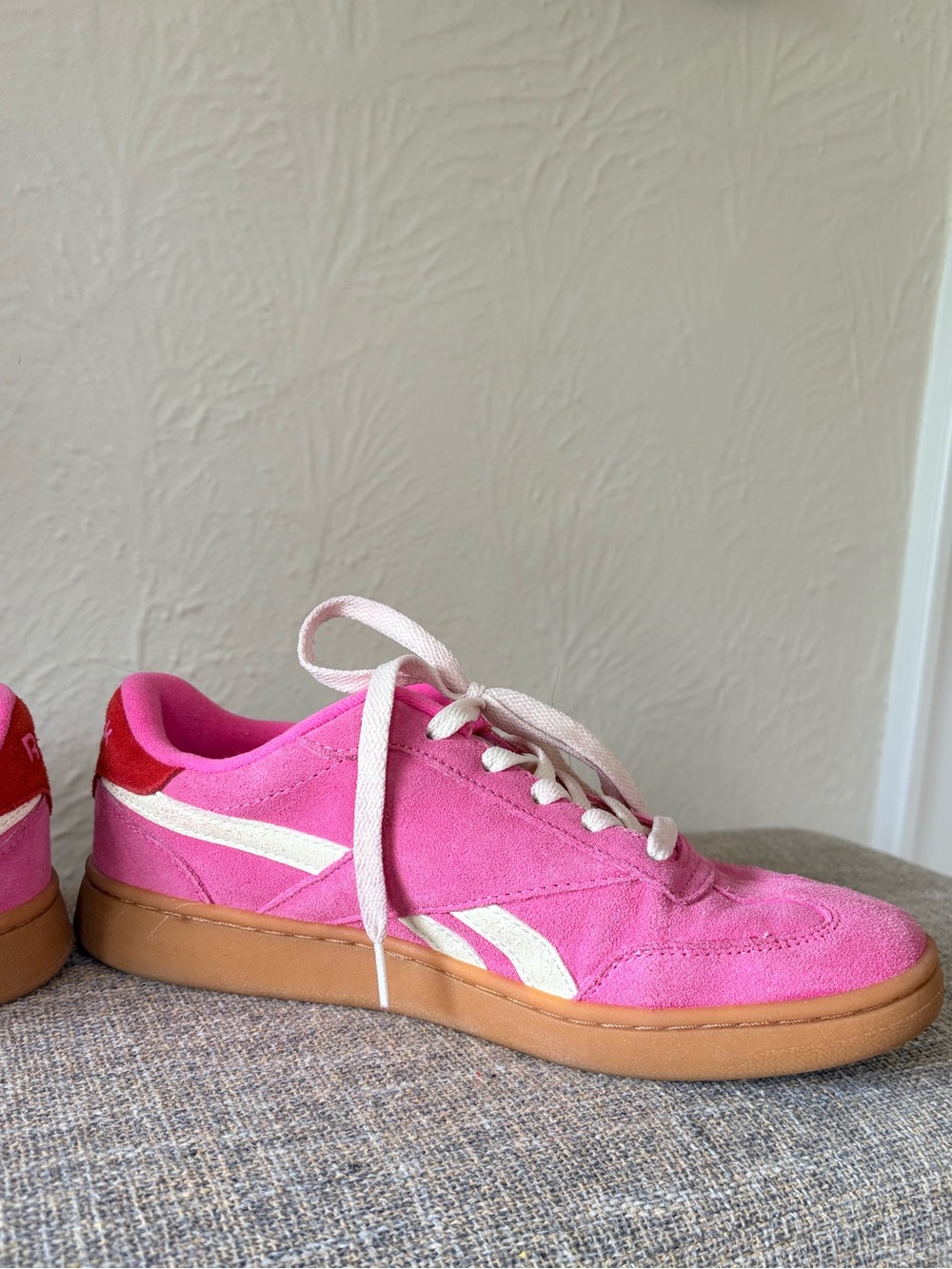Pink Reeboks!  Size 8.5. - Picture 8 of 14